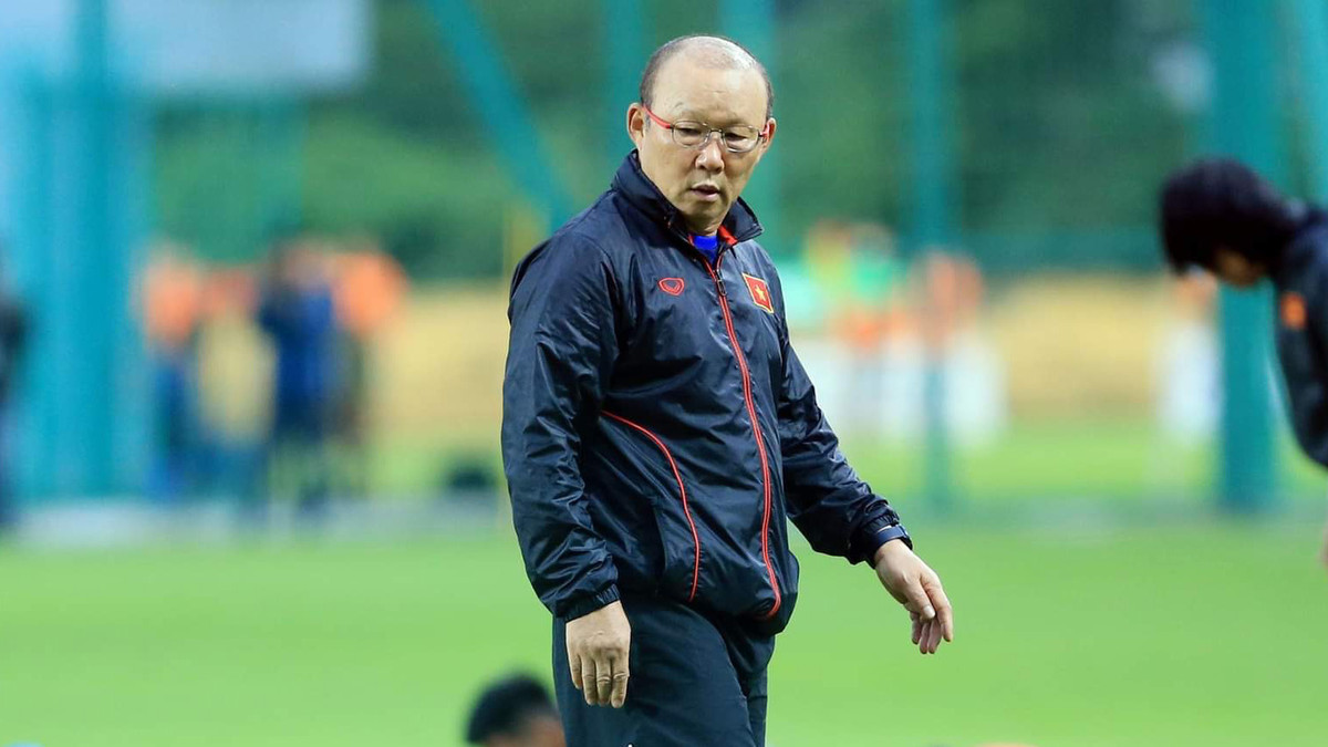 1h ngày 1/10, tuyển Việt Nam lên máy bay di chuyển sang UAE, có 1 tuần chuẩn bị cho trận gặp Trung Quốc (22h00 ngày 7/10 tại SVĐ Sharjah).