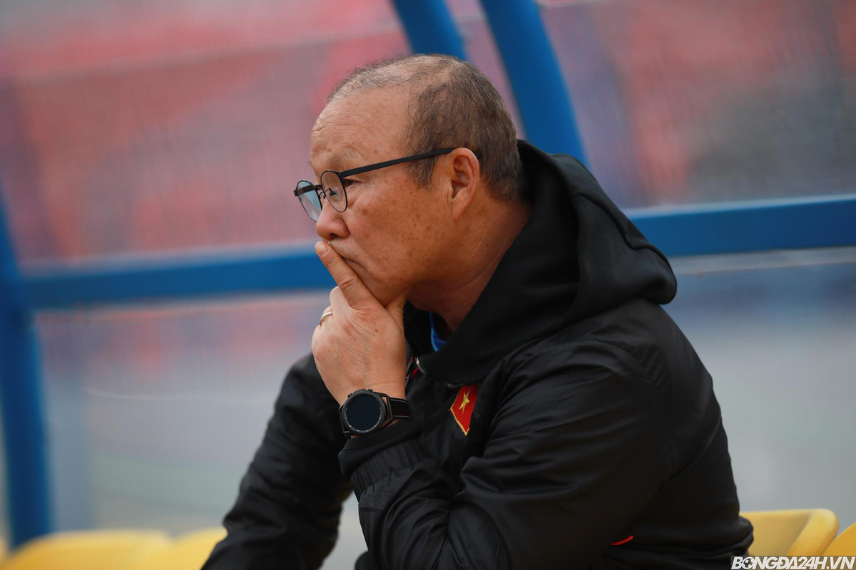 Lý giải về vấn đề gọi mới nhưng vẫn dùng những cái tên cũ, HLV Park Hang Seo cho biết: "Tôi gọi thêm các cầu thủ mới để thử nghiệm. Tuy nhiên cần phải nhìn nhận rằng chất lượng cầu thủ mới không bằng các cầu thủ cũ. Hiện tại trong tay tôi vẫn có nhiều cầu thủ chất lượng và hiểu ý đồ chiến thuật của ban huấn luyện". Ảnh: Bongda24h.vn