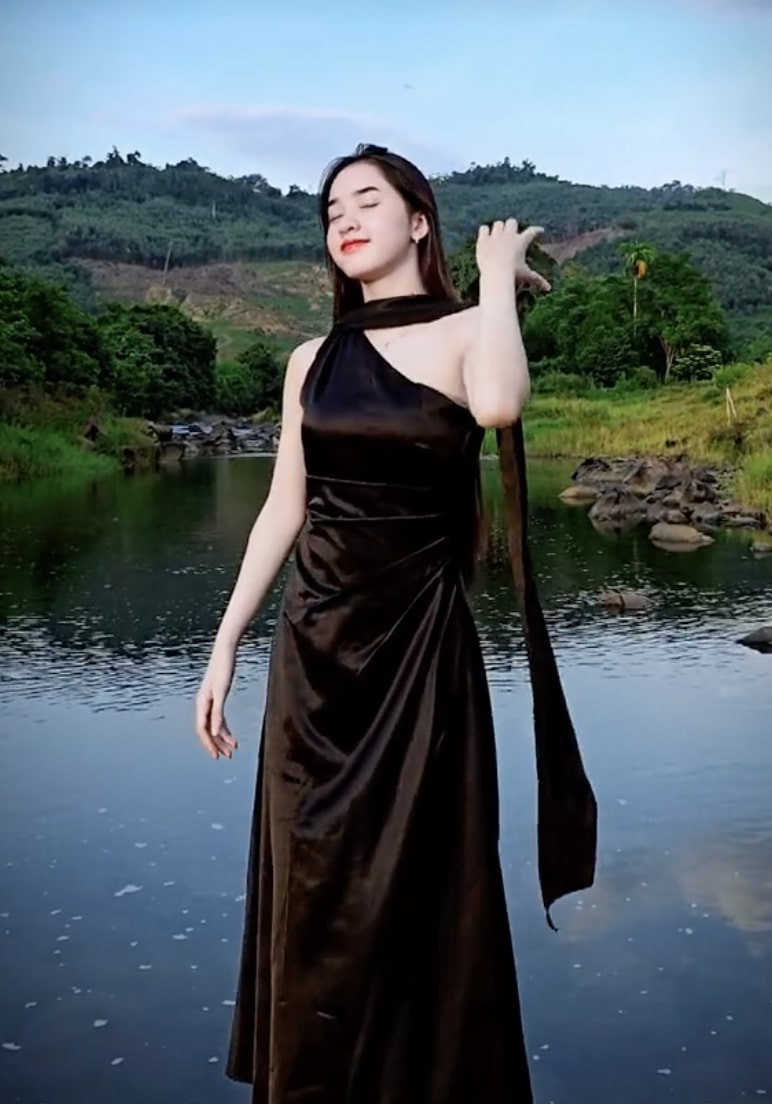 Vóc dáng của Yona Cươn cũng có nhiều sự thay đổi so với trước