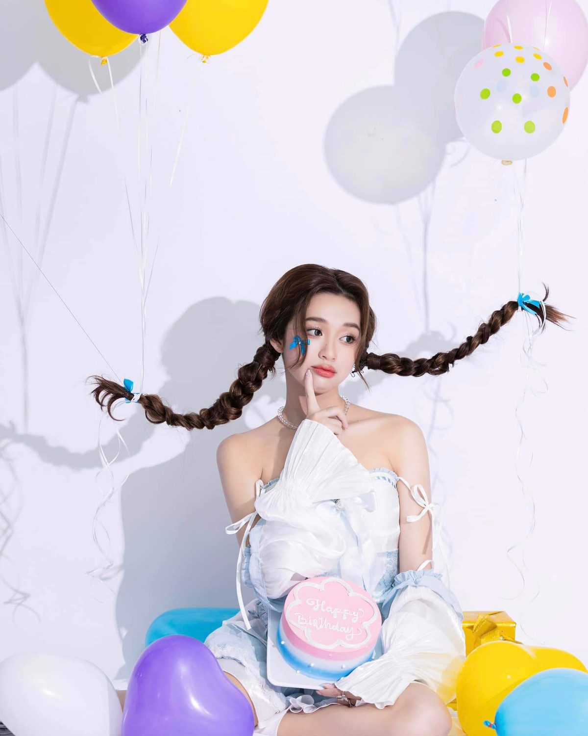 Hiện tại, Karty Chang lựa chọn phát triển sự nghiệp thời trang. Cô là gương mặt quen thuộc được nhiều thương hiệu lựa chọn. Ngoài ra, người đẹp cũng muốn lấn sân sang diễn xuất, ca hát khi có cơ hội (Ảnh: FBNV).