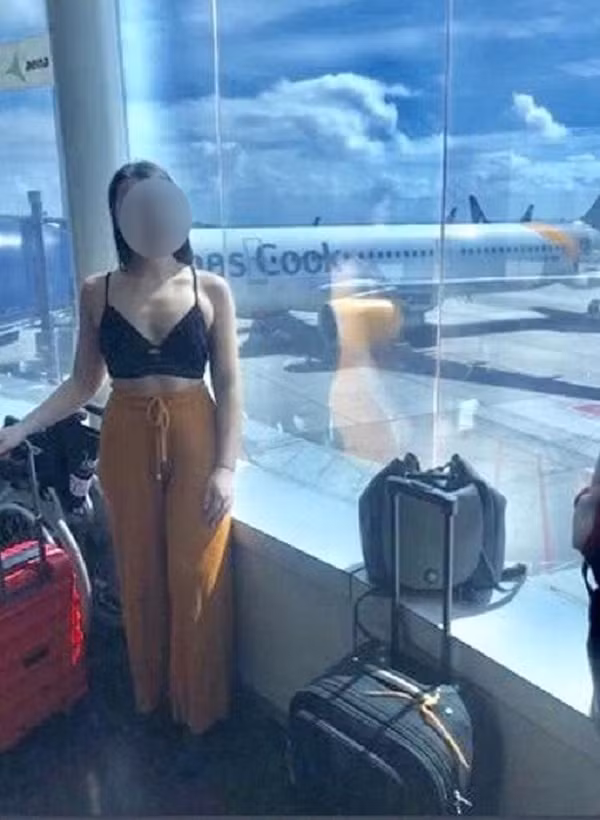 Không ít cô nàng từng bị cấm lên máy bay vì "hồn nhiên" mặc áo ngực (kể cả bra thể thao chuyên dụng ra sân bay), điển hình như American Airlines.