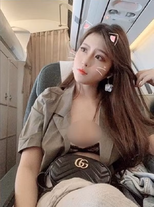 Hội chị em lên đồ ra sân bay chẳng khác nào đi biển Hoi chi em len do ra san bay chang khac nao di bien