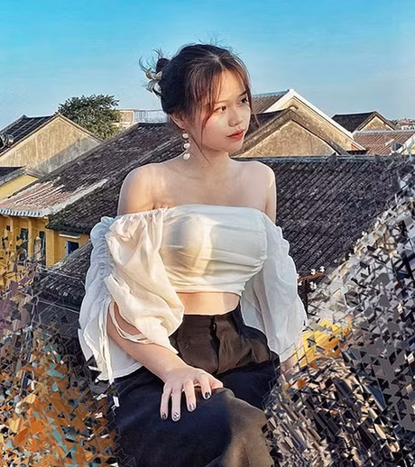 Sau khi công bố chuyện tình cảm với Quang Hải, trang cá nhân của Huỳnh Anh nhảy vọt về lượng follow.