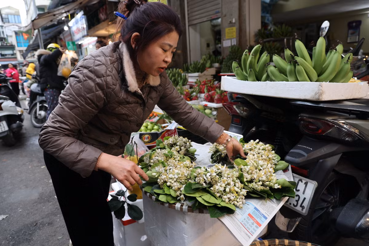 Hoa bưởi cũng là một trong những thức cúng Giao thừa của nhiều người dân Hà Nội.
