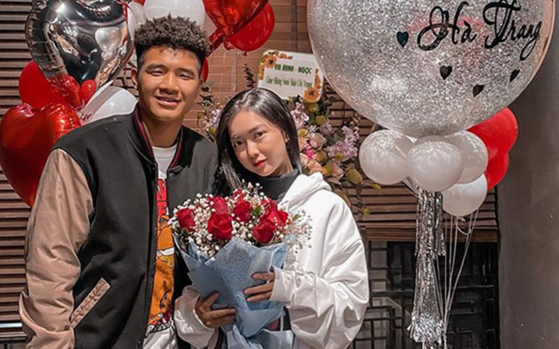 Tuy nhiên, khả năng Tiến Linh dự lễ cưới Đức Chinh và Hà Trang không cao bởi anh lúc ấy đang cùng U23 Việt Nam thi đấu vòng bảng môn bóng đá nam SEA Games 31 tại Phú Thọ.