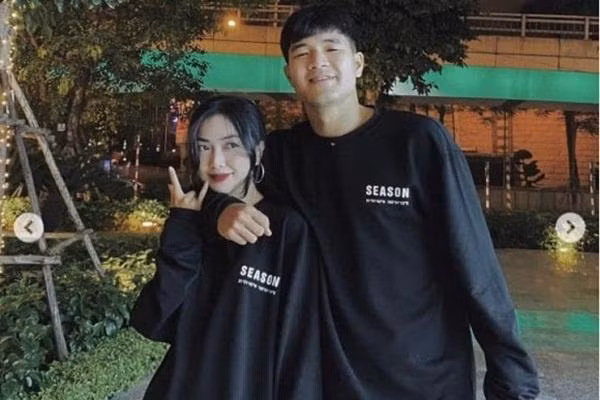 Nhưng đám cưới ở Hà Nội tới đây chắc chắn sẽ là dịp để hội tuyển thủ Việt Nam hội tụ để chúc mừng hạnh phúc cho Đức Chinh và Hà Trang.