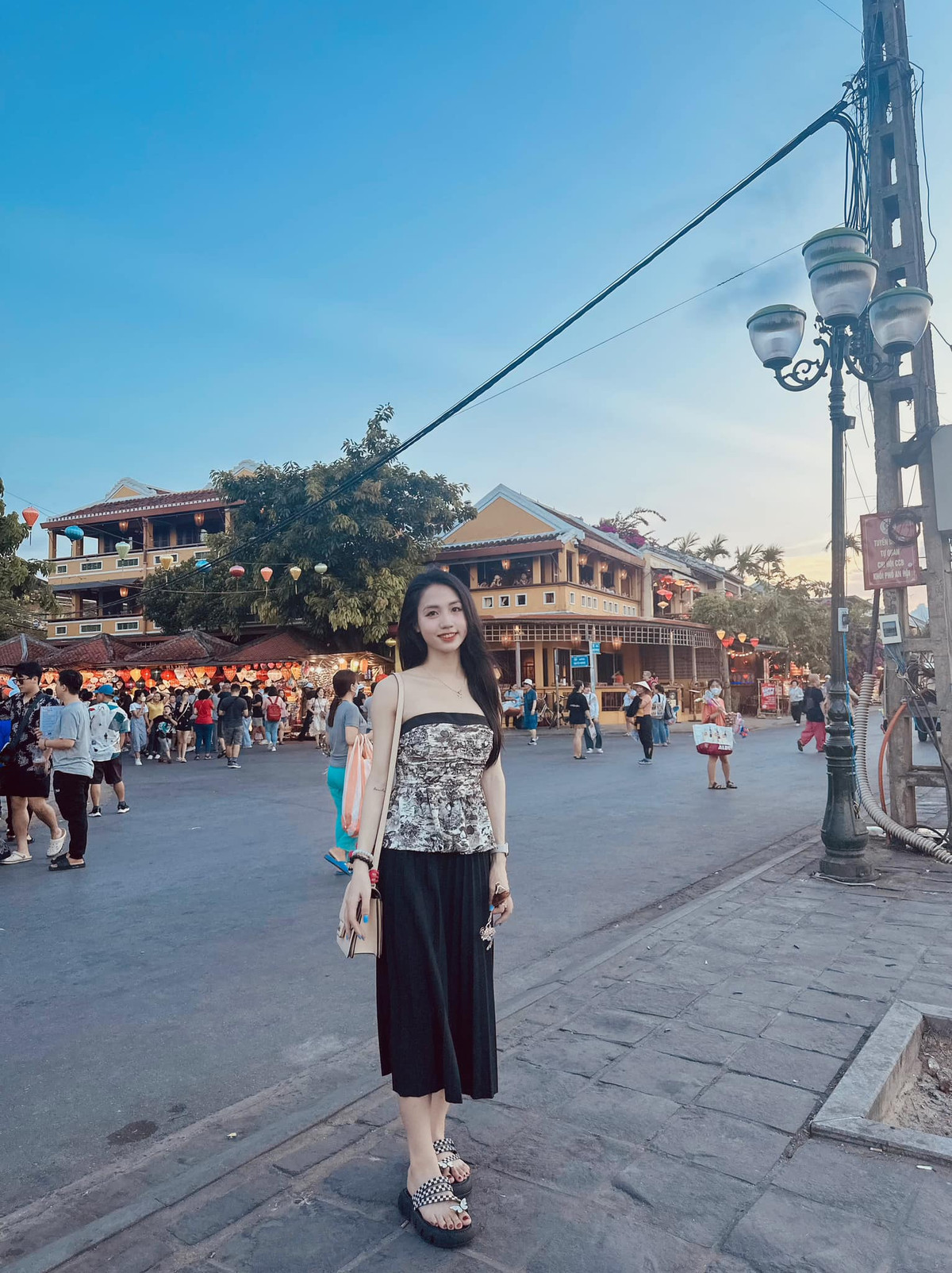 Dù thi đấu bóng đá từ bé nhưng người đẹp sinh năm 2000 vẫn sở hữu làn da trắng bóc nhờ biết cách chăm sóc.