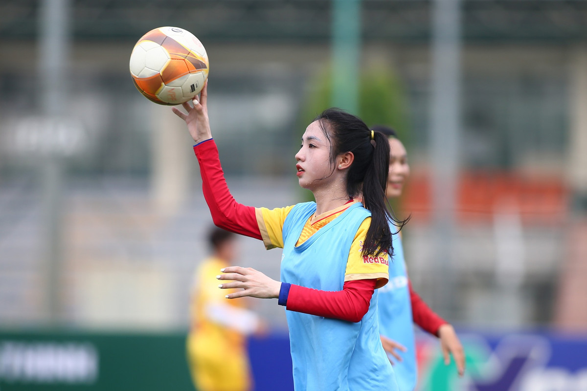 Việc tập luyện hằng ngày giúp Trần Thị Duyên đốt cháy được nhiều calo dư thừa, mang lại cơ thể săn chắc, dẻo dai.