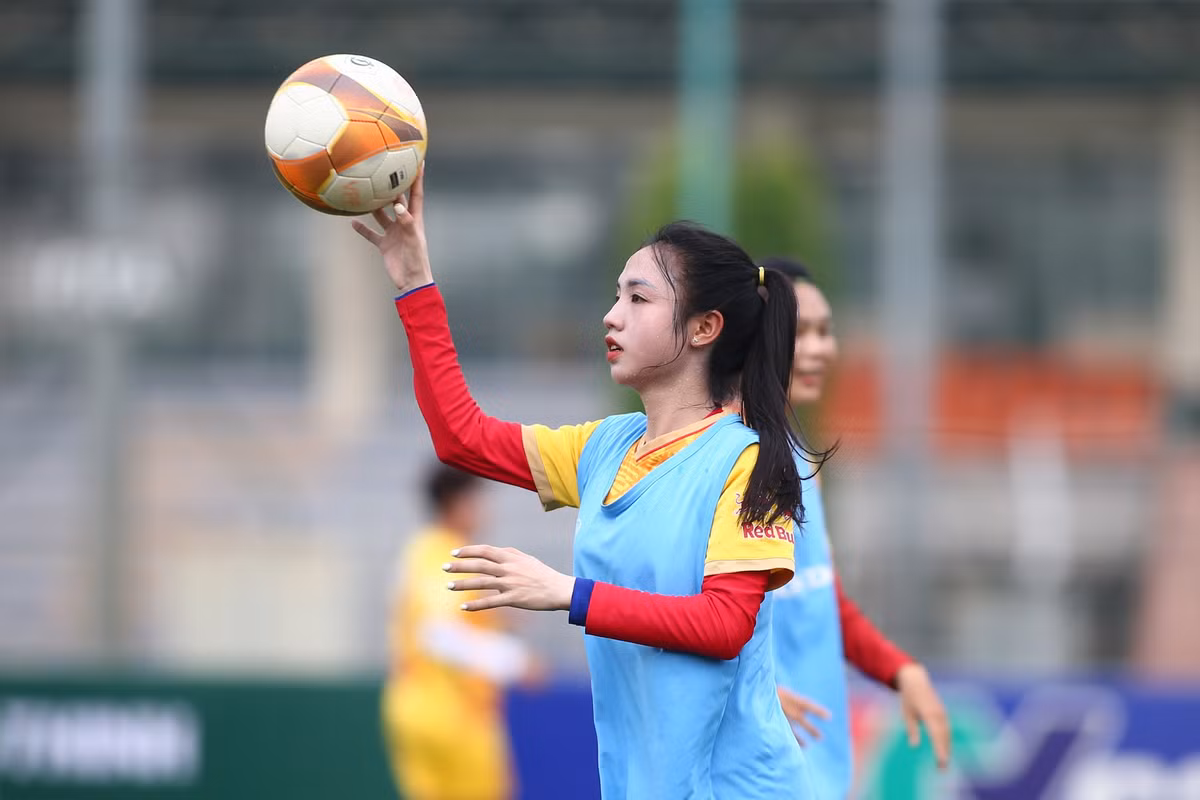 Việc tập luyện hằng ngày giúp Trần Thị Duyên đốt cháy được nhiều calo dư thừa, mang lại cơ thể săn chắc, dẻo dai.