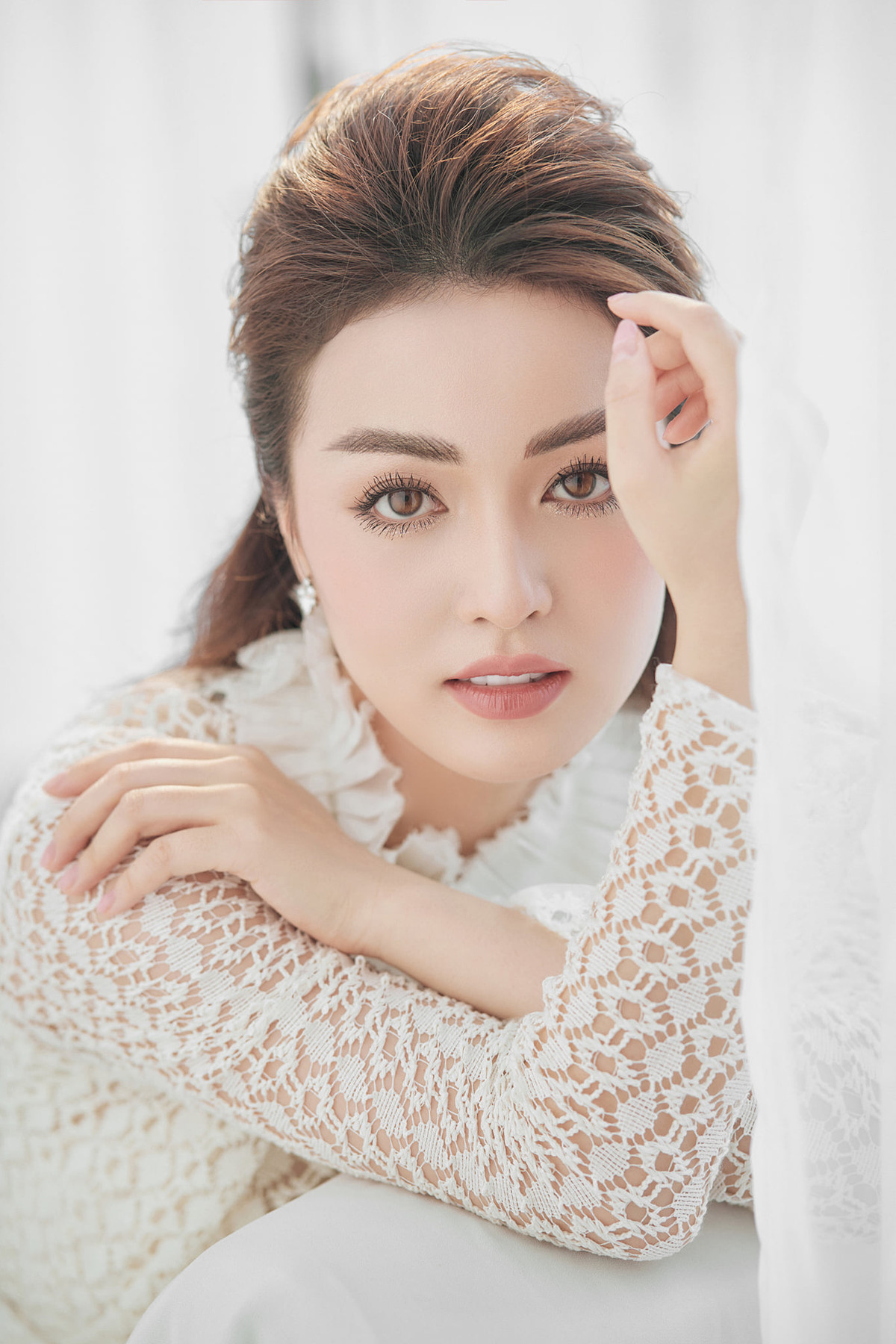 Hồ Liên còn được so sánh với ca sĩ Nancy (nhóm nhạc Hàn Quốc Momoland) vì có nhiều điểm hao hao với nữ idol Kpop này.