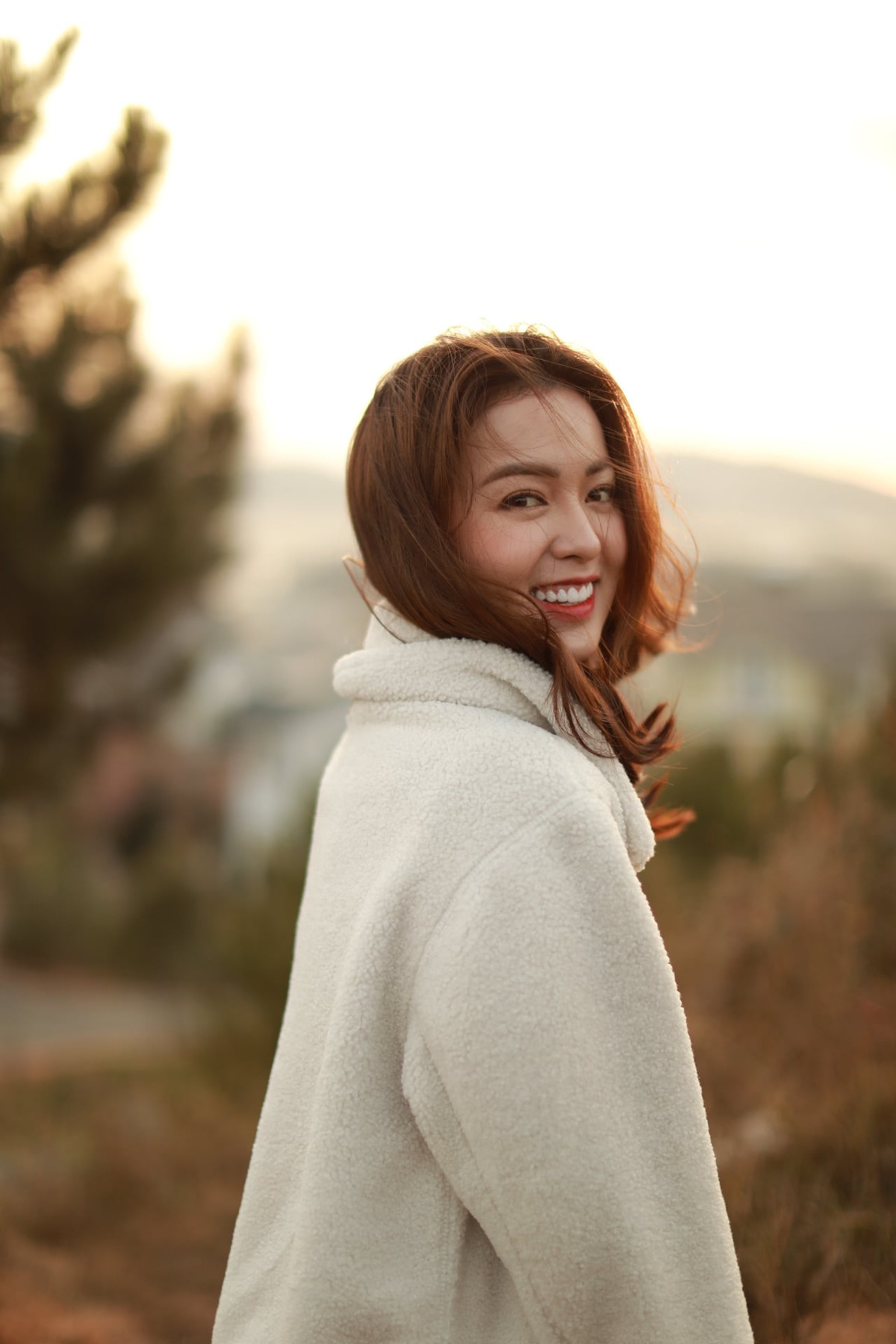 Những bộ ảnh nghệ thuật mang nhiều phong cách khác nhau của Hồ Liên được fan đón nhận nhiệt tình.