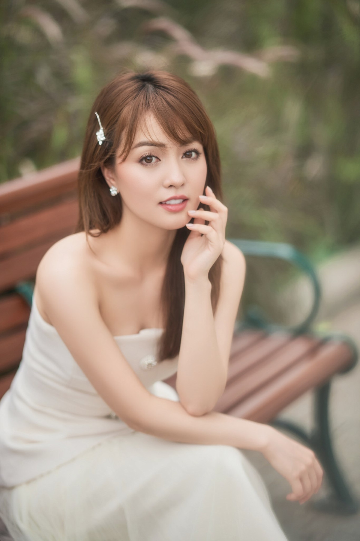 Sau 5 năm được biết đến, hoa khôi Thái Nguyên có nhiều thay đổi. Cô nàng "lột xác" ngoạn mục về phong cách, luôn xuất hiện với hình ảnh sang chảnh, thần thái cuốn hút.