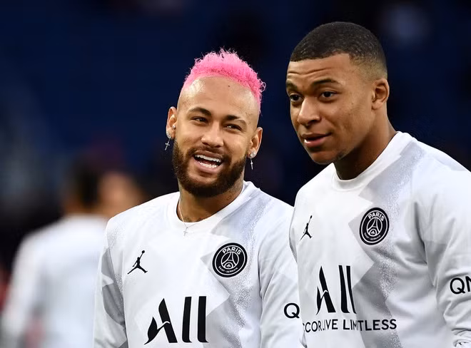 Cau thu Phil Foden nhuom toc vang giong Paul Gascoigne-Hinh-3