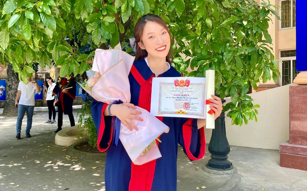 Bên cạnh ngoại hình rạng ngời và sự nghiệp thành công, chị cả của Khánh Vy còn khiến nhiều người ngưỡng mộ với tổ ấm nhỏ hạnh phúc. Hiện tại, chị Cẩm Tú đang có cuộc sống viên mãn bên chồng và cặp “nếp - tẻ” đáng yêu.