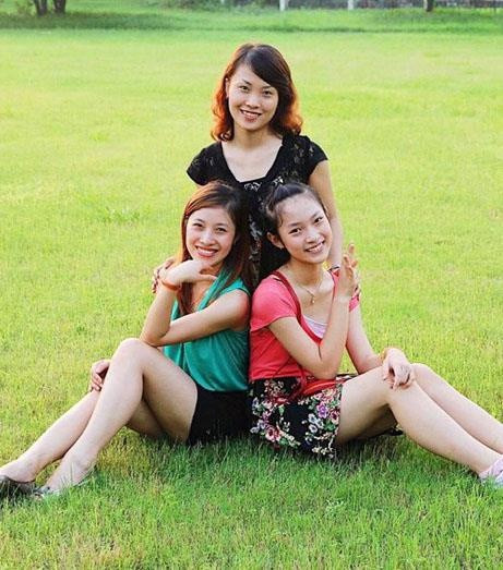 Ở tuổi 24, Khánh Vy khiến nhiều người nể phục khi tự mua được 2 căn nhà ở 2 thành phố đắt đỏ nhất cả nước là Hà Nội và TP HCM. Không những thế, nữ MC cũng đã “tậu xế hộp” năm 19 tuổi, tặng bố mẹ một mảnh đất vào năm 20 tuổi.