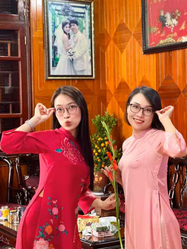 Dù công việc bận rộn nhưng Khánh Vy đã tốt nghiệp loại Giỏi chuyên ngành Quan hệ Quốc tế của Học Viện Ngoại Giao.