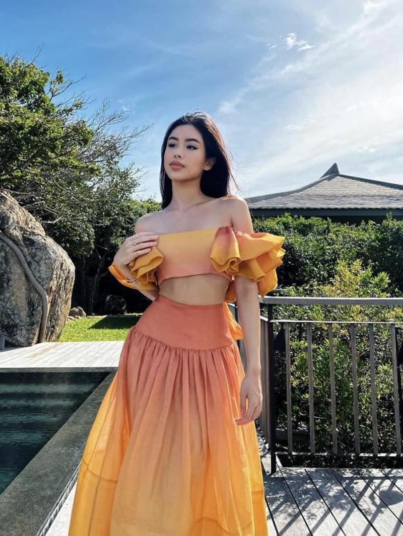 Ngoài ra, gương mặt xinh đẹp, thân hình bốc lửa của Tiên Nguyễn cũng là điểm cộng trong mắt người đối diện.