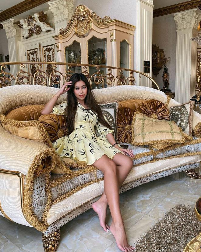 Nhìn Tiên Nguyễn show đồ, ai cũng gật gù chả kém các fashionista chuyên nghiệp.