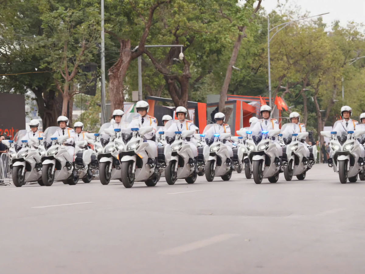 Đoàn diễu hành mô tô dẫn đường của CAND.