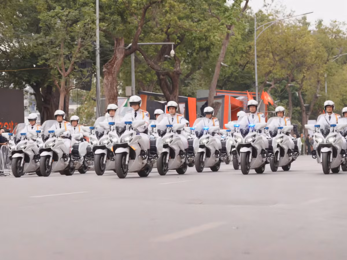 Đoàn diễu hành mô tô dẫn đường của CAND.