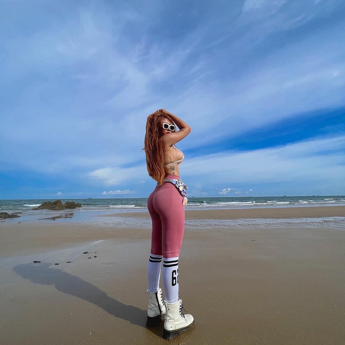 Tuy nhiên, không phải tất cả mọi người đều đồng tình với cách phản ứng của S.N. Một số người cho rằng, tình huống này xảy ra cũng dễ hiểu và cô nên chấp nhận: "Mạng xã hội là nơi mọi người có thể tự do bày tỏ quan điểm. Bạn phải học cách chấp nhận lời khen cũng như chỉ trích. Đừng để những bình luận đó ảnh hưởng đến tâm lý".