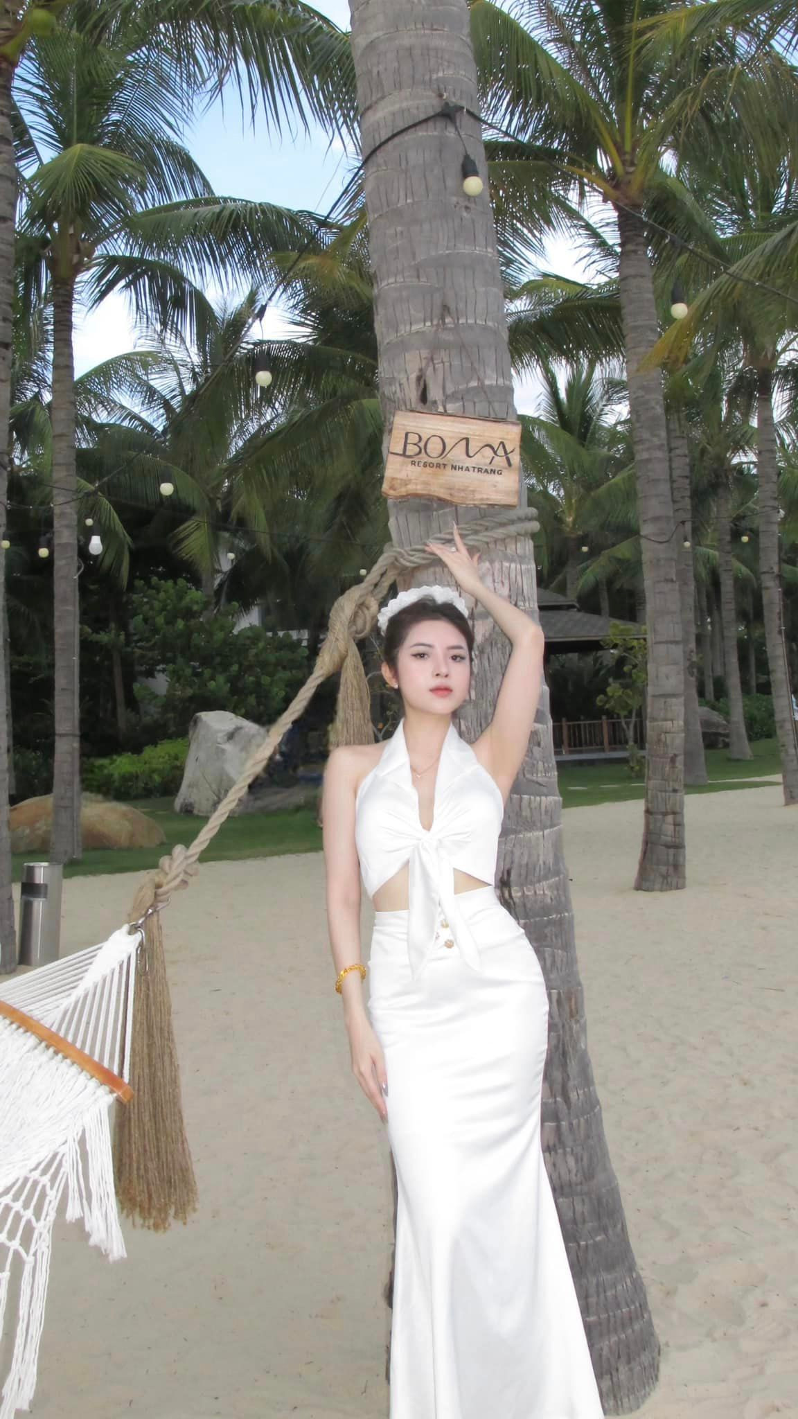 Thậm chí, tin đồn nhiều đến nỗi, cư dân mạng gọi Phan Quế Chi là “Hằng nga thị phi nhất”.