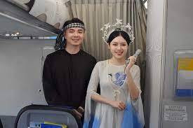 Phan Quế Chi (sinh năm 1996, ở TP.HCM) đã là cái tên được nhiều người biết đến trên mạng xã hội khi tham gia nhóm thiện nguyện "Mai táng 0 đồng" trong đợt dịch COVID-19 vào năm 2021, lên tiếng phản đối trào lưu kéo tấm che cửa sổ, quay clip trái quy định trên máy bay.