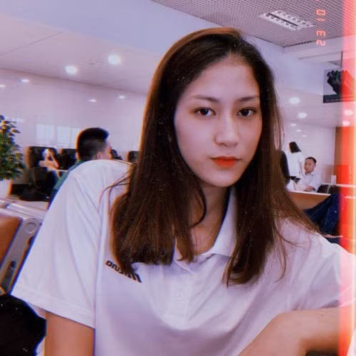 Bóng chuyền cũng là bộ môn giúp Kiều Trinh có được chiều cao nổi bật lên đến 1m77 và body thon gọn, săn chắc.