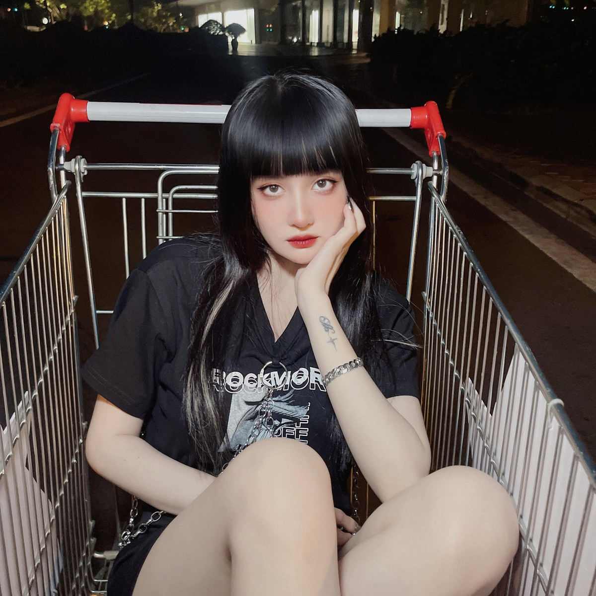 Sở hữu đường cong hình thể đầy nóng bỏng, Thanh Vân luôn trung thành với phong cách ăn mặc gợi cảm.