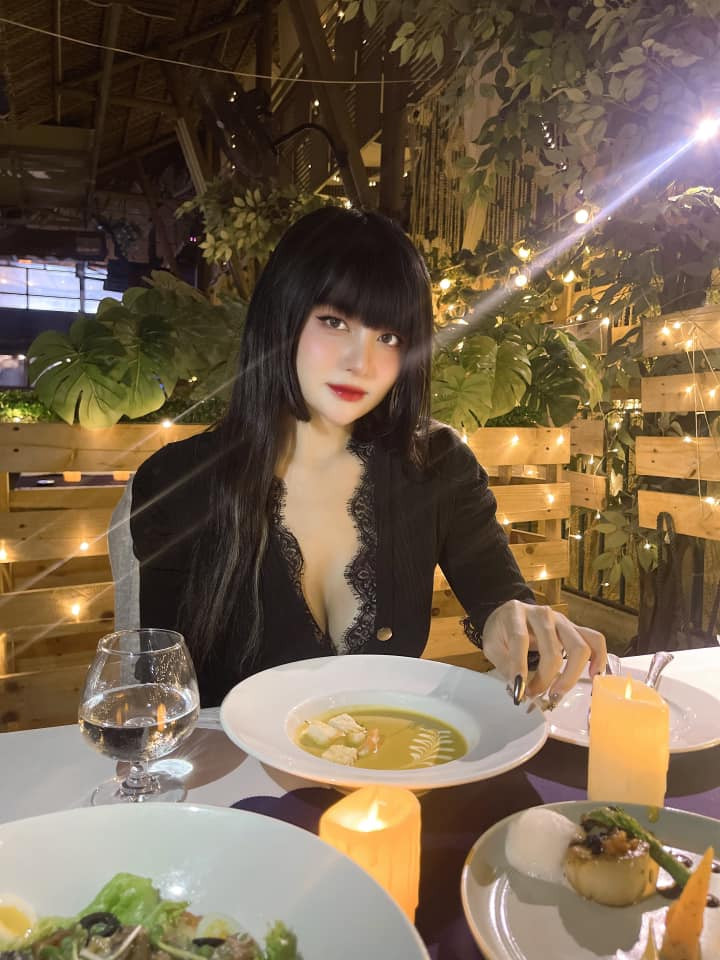 Đến thời điểm hiện tại, Thanh Vân vừa tranh thủ kinh doanh đồ ăn online, vừa làm streamer trên một số app.