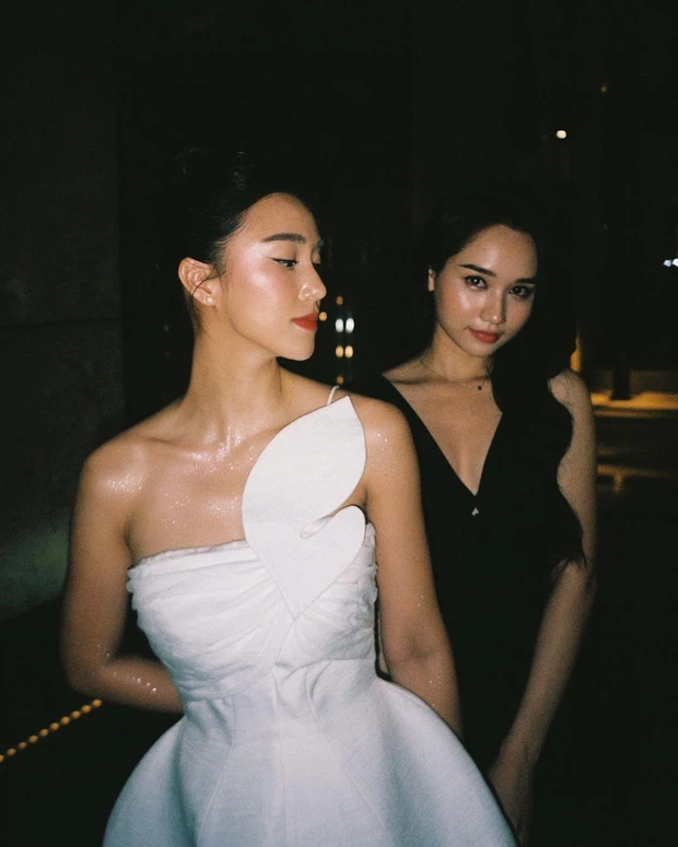 Trong buổi công chiếu bộ phim Song Song, hot girl Hà thành lại có dịp được thỏa mãn niềm đam mê.