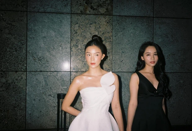 Mới đây, khi tham gia các sự kiện, hot girl Salim còn nhiệt tình cầm máy theo để tác nghiệp cho mọi người mọi lúc mọi nơi.