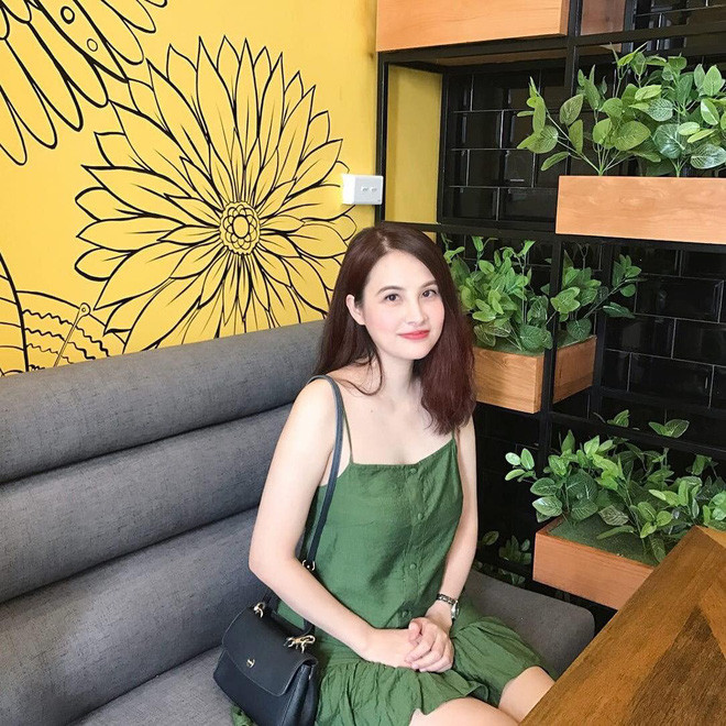 Nhiều bức ảnh của Thùy Linh được cư dân mạng đăng tải lên bình luận và không ngớt lời khen ngợi dành cho cô. Tuy nhiên có lẽ cảm thấy quyền riêng tư cá nhân bị xâm phạm, giảng viên xinh đẹp này đã tạm thời khóa trang cá nhân khiến nhiều người tiếc nuối.