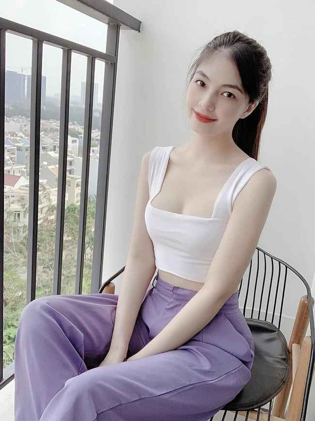 Trên mạng xã hội, Uyên Endy thường xuyên khoe công việc kinh doanh cùng những chuyến du lịch sang chảnh.