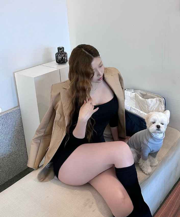 Theo dõi trang Instagram cá nhân có hơn 1,8 triệu người theo dõi, không khó để nhận ra Choi Somi vẫn đang có cuộc sống sang chảnh, đủ đầy về vật chất.