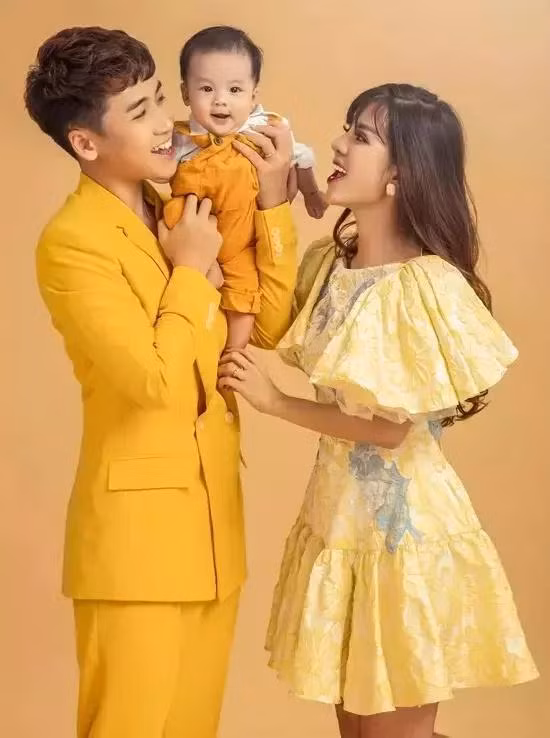 Trên dòng trạng thái của mình, gái xinh Linh My có viết: "Trước khi mạnh mẽ thế này, cũng đã có thời gian mình trải qua trầm cảm và nhiều lần muốn tự tử. Với một đứa như mình bây giờ, nói là trước đây có thời gian định như thế nghe chắc nhiều người không tin...