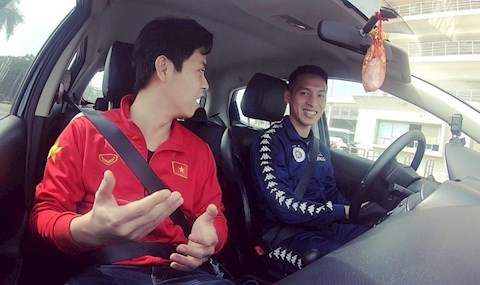 Thương hiệu hiếm hoi Đỗ Hùng Dũng từng làm người đại diện là nhãn giày Mira. Sau này, Đỗ Hùng Dũng còn cho ra mắt thương hiệu giày của riêng mình, với cái tên rất dễ thương "Giày Dũng Chíp".