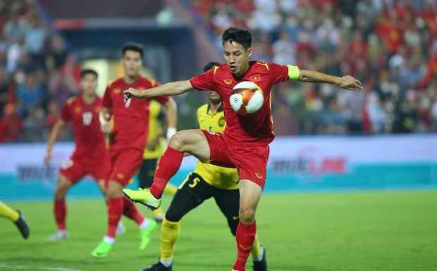 Nói về Hùng Dũng nhiều người sẽ nhận xét anh rất đặc biệt. Trên sân cỏ, anh tỏa sáng nhưng bằng phong cách rất điềm đạm, vững vàng. Đấy là tính cách đã ăn sâu vào chàng cầu thủ đội tuyển Việt Nam dù còn khá trẻ.