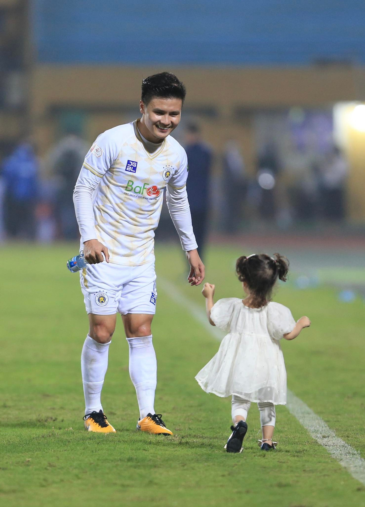 Quang Hải sẽ bắt đầu tập luyện với đội bóng mới vào đầu tháng 7, khi mọi thủ tục hoàn tất. Pau FC cũng chỉ mới hội quân vào ngày 25/6 để chuẩn bị cho mùa giải mới.