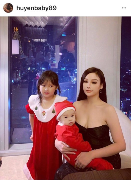 Ông xã của cô tên Quang Huy - người sở hữu chuỗi khách sạn nổi tiếng tại Sài Gòn.