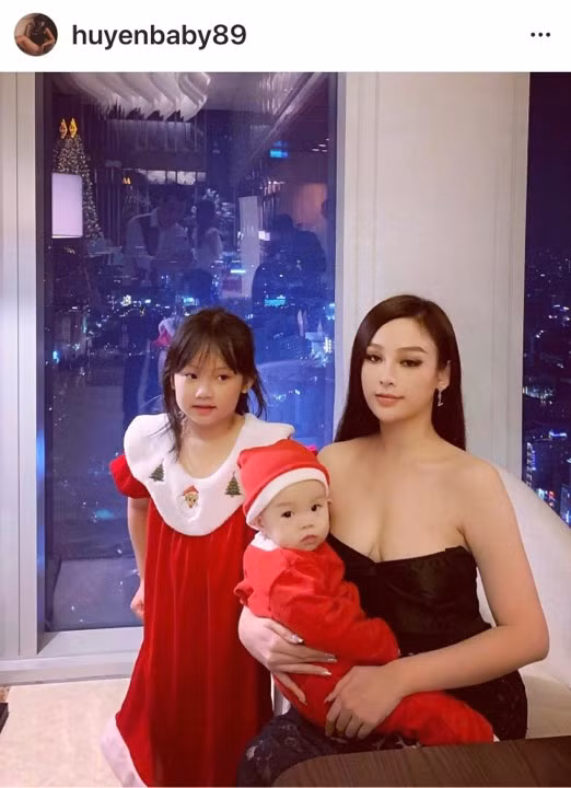 Ông xã của cô tên Quang Huy - người sở hữu chuỗi khách sạn nổi tiếng tại Sài Gòn.