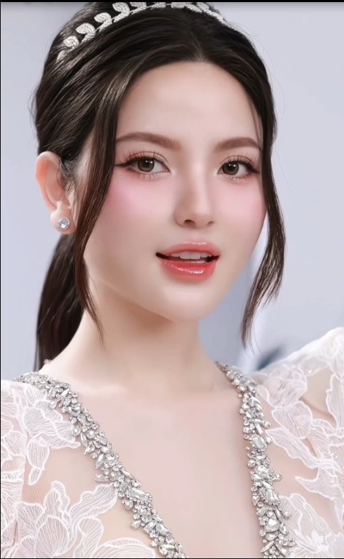 Trước khi đi đến quyết định xây dựng gia đình nhỏ cùng nhau, Quang Hải và bà xã đã có hơn ba năm hẹn hò không công khai.