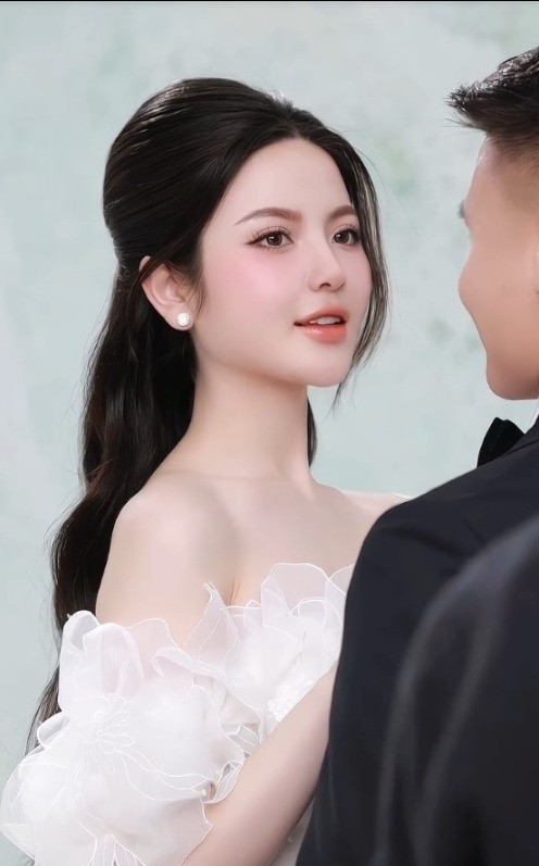 Người đẹp đến từ Sơn Tây tiết lộ, đây chính là khoảnh khắc mà Quang Hải và Chu Thanh Huyền đã mong chờ hơn 3 năm mới có được.