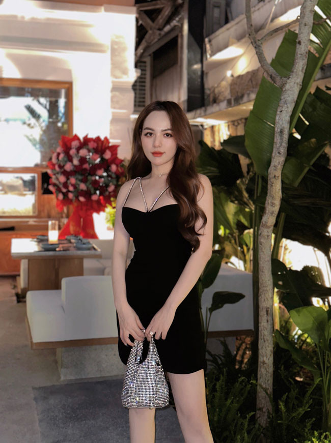 Tổn thương vì những lời miệt thị của nhiều người, cô gái Đắk Lắk quyết tâm giảm cân. Sau vỏn vẹn 2 tháng nỗ lực giảm béo, Mỹ Duyên giảm được 10kg, từ 63kg xuống còn 53kg. Ngoại hình thay đổi chóng mặt.