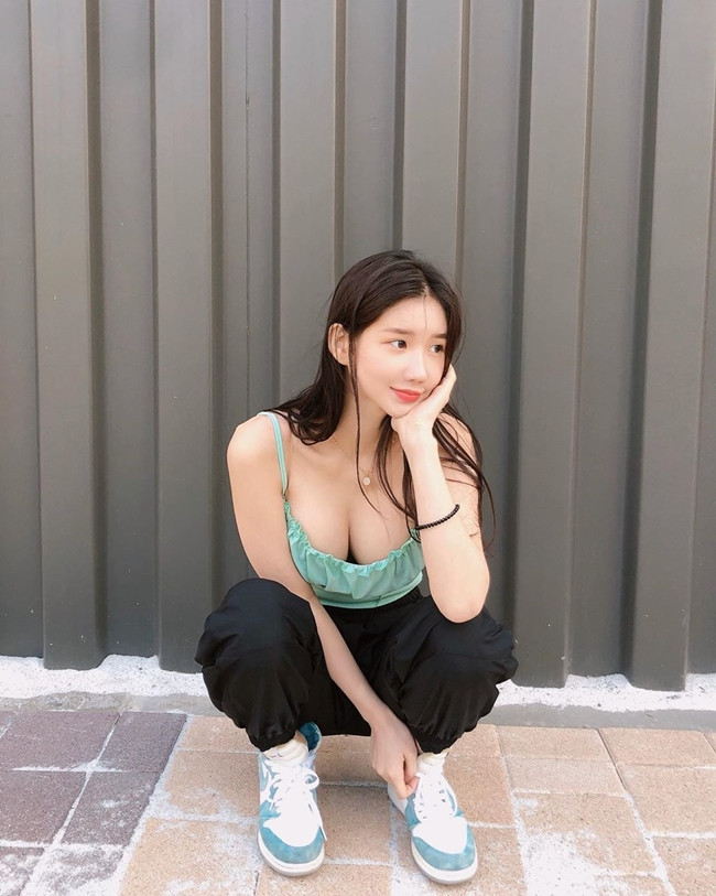 Ngoài khả năng chơi nhạc, DJ Miu còn thường xuyên được mời tới các lễ hội âm nhạc nhờ ngoại hình xinh đẹp.