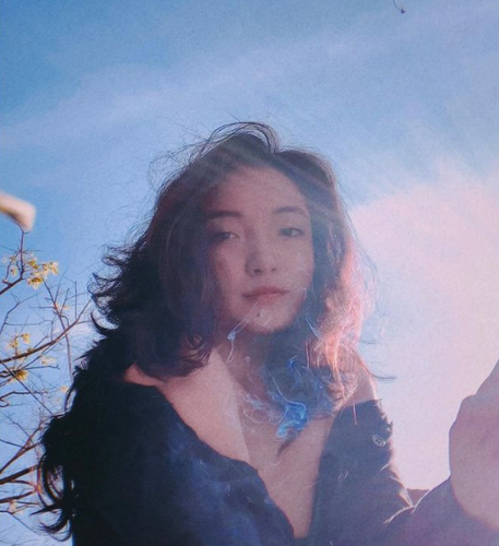 Trên trang cá nhân của mình, Thạch Thảo thường xuyên chia sẻ trên trang cá nhân với nhan sắc tươi tắn cùng thân hình săn chắc, làn da rám nắng khỏe khoắn.