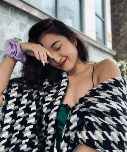 Instagram cá nhân của Thạch Thảo phủ kín bằng hình ảnh với nụ cười cực kì rạng rỡ.