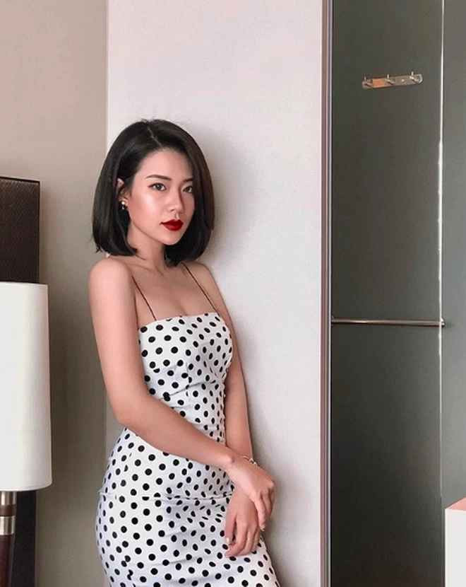 Nửa kia của Rhymastic tên thật là Lai Thanh Huyền, sinh năm 1996 và đang sinh sống tại Hà Nội. Thanh Huyền là cựu học sinh của trường THPT Việt Đức, tốt nghiệp khoa Khách sạn – du lịch, trường Đại học Thương Mại.