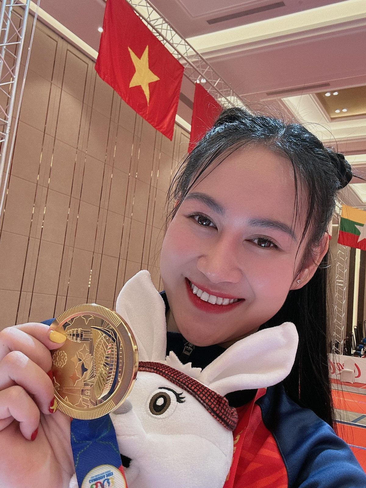 Lê Minh Hằng là nữ VĐV kiếm chém thu hút sự chú ý ở SEA Games 32 nhờ sắc vóc nổi bật.