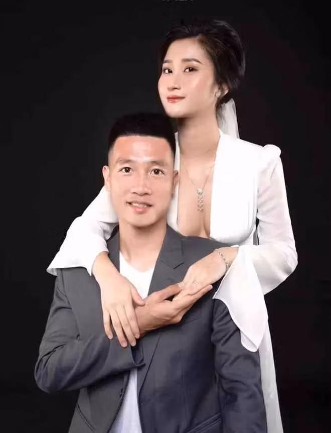 Thùy Dương - Huy Hùng có mối tình kéo dài 8 năm, là một trong những cặp cầu thủ - WAGs có tình yêu khiến bao người ngưỡng mộ.